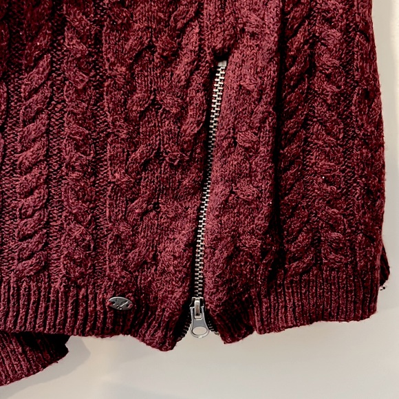 American Eagle Knitted Sweater, Size M, Burgundy, EUC - Picture 3 of 5